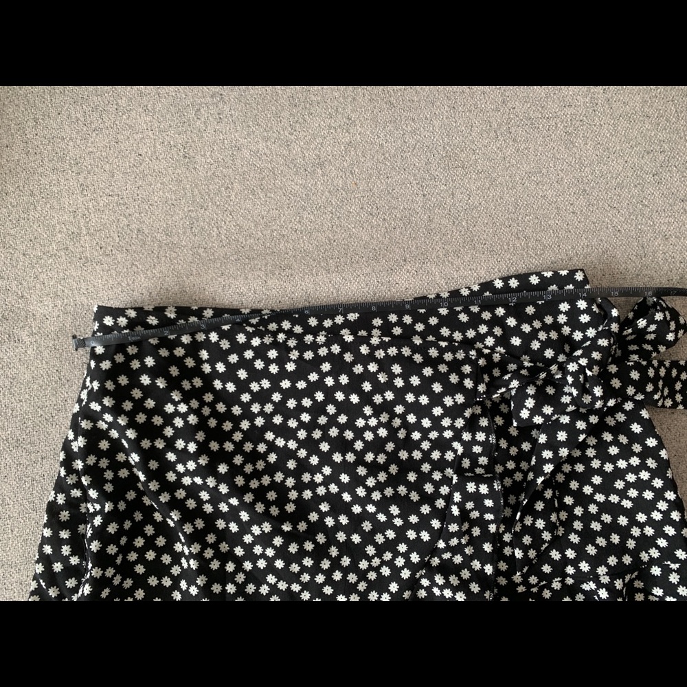 Daisy Print Ruffled Wrapped Skort - Picture 6 of 6